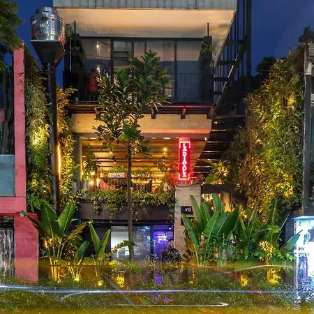Stylish Urban Hotel In Provenza - Viu Experience
